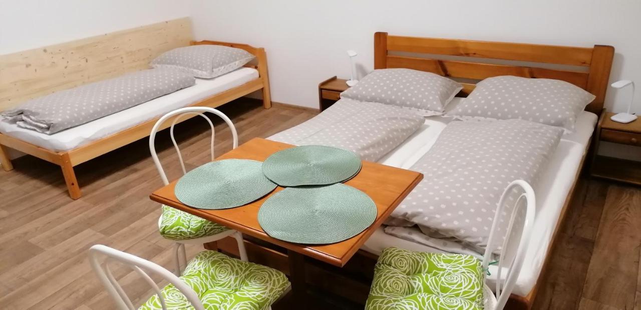 Booking Tržní Decin Exterior foto